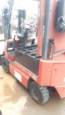 ขายรถ nissan ไฟฟ้านั่งขับ  ขนาด 2 ตัน พร้อมตู้ชาร์จ