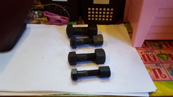 จำหน่ายสกูรแทรคแบคโฮและแทรคเตอร์ปลีกและส่ง