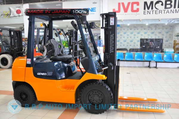 ขายรถโฟล์คลิฟท์มือสอง TOYOTA รุ่น 7FD25-16933 นำเข้าจากประเทศญี่ปุ่น 100\% ไม่เคยใช้งานในไทย