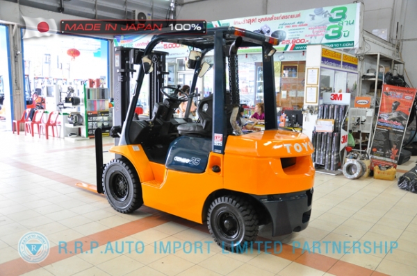 ขายรถโฟล์คลิฟท์มือสอง TOYOTA รุ่น 7FD25-16933 นำเข้าจากประเทศญี่ปุ่น 100\% ไม่เคยใช้งานในไทย