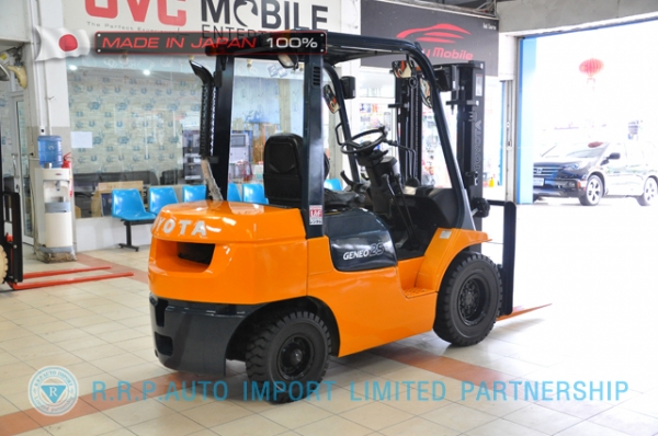 ขายรถโฟล์คลิฟท์มือสอง TOYOTA รุ่น 7FD25-16933 นำเข้าจากประเทศญี่ปุ่น 100\% ไม่เคยใช้งานในไทย