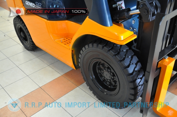 ขายรถโฟล์คลิฟท์มือสอง TOYOTA รุ่น 7FD25-16933 นำเข้าจากประเทศญี่ปุ่น 100\% ไม่เคยใช้งานในไทย