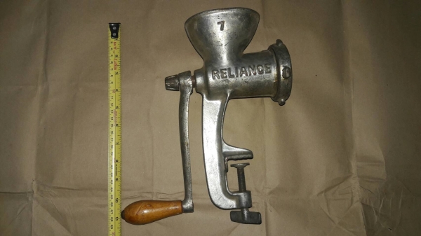 ขายเครื่องบดมือหมุนRELIANCE MADE IN SWEDEN.ใหม่เก่าเก็บสวยงาม