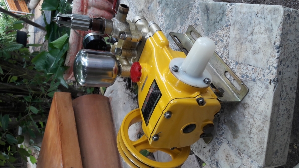 ปั้มพ่นยา Robin FS221