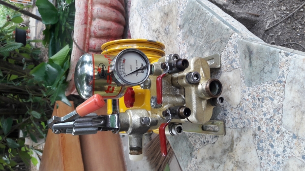 ปั้มพ่นยา Robin FS221