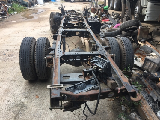 ขายรถ 6 ล้อ 130 เเรง...รถชนมา isuzu NKR71AY52A3 รถห้างเเท้ๆ 49เล่ม ม.79 เครื่องเกียร์ช่วงล่าง ดีไม่โดนคัสซีหน้าบิดนิดหน่อย สอบถามได้