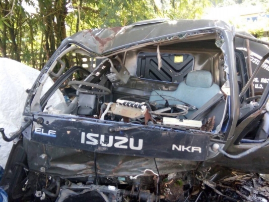 ขายรถ 6 ล้อ 130 เเรง...รถชนมา isuzu NKR71AY52A3 รถห้างเเท้ๆ 49เล่ม ม.79 เครื่องเกียร์ช่วงล่าง ดีไม่โดนคัสซีหน้าบิดนิดหน่อย สอบถามได้