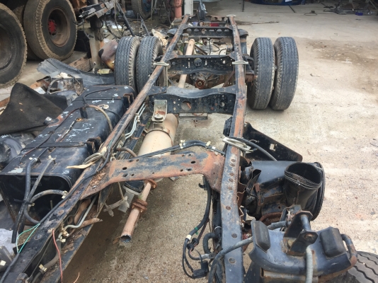 ขายรถ 6 ล้อ 130 เเรง...รถชนมา isuzu NKR71AY52A3 รถห้างเเท้ๆ 49เล่ม ม.79 เครื่องเกียร์ช่วงล่าง ดีไม่โดนคัสซีหน้าบิดนิดหน่อย สอบถามได้
