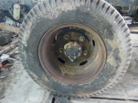 ขายรถ 6 ล้อ 130 เเรง...รถชนมา isuzu NKR71AY52A3 รถห้างเเท้ๆ 49เล่ม ม.79 เครื่องเกียร์ช่วงล่าง ดีไม่โดนคัสซีหน้าบิดนิดหน่อย สอบถามได้