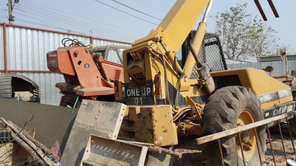 ขายรถตักล้อยาง เอนกประสงค์ เหมา 2 คัน Cat =1 / Manitou= 1