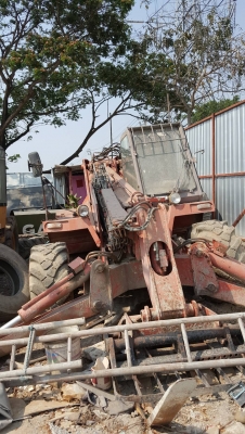 ขายรกตักล้อยาง สองคัน ด่วน Cat = 1 / Manitou =1