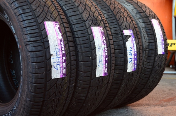 ACHILLES H/T 245/70R16 ปี15 เส้นละ 1,950 บาท ACHILLES H/T 245/70R16 ปี15 เส้นละ 1,950 บาท
