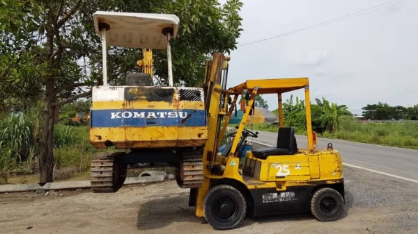 ขายด่วนรถยกดีเซลMITSUBISHI FD25-18 ยก2.5ตันเพาเวอรเสาสูง3เมตรยกให้ดูของหนัก2.5ตันสบายๆๆจริงๆรถนอกนำเข้ายังไม่เคยใช้งานในเมืองไทยเลย