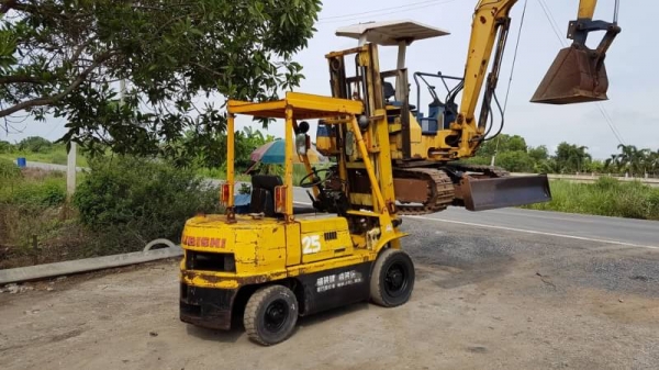 ขายด่วนรถยกดีเซลMITSUBISHI FD25-18 ยก2.5ตันเพาเวอรเสาสูง3เมตรยกให้ดูของหนัก2.5ตันสบายๆๆจริงๆรถนอกนำเข้ายังไม่เคยใช้งานในเมืองไทยเลย ขายด่วนรถยกดีเซลMITSUBISHI FD25-18 ยก2.5ตันเพาเวอรเสาสูง3เมตรยกให้ดูของหนัก2.5ตันสบายๆๆจริงๆรถนอกนำเข้ายังไม่เคยใช้งานในเมืองไทยเลย