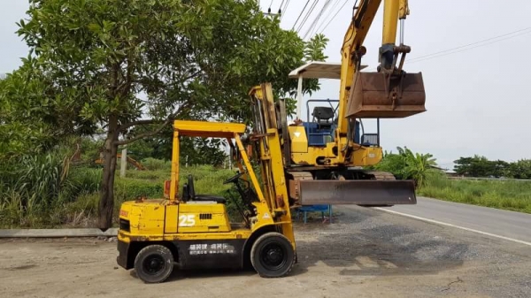 ขายด่วนรถยกดีเซลMITSUBISHI FD25-18 ยก2.5ตันเพาเวอรเสาสูง3เมตรยกให้ดูของหนัก2.5ตันสบายๆๆจริงๆรถนอกนำเข้ายังไม่เคยใช้งานในเมืองไทยเลย ขายด่วนรถยกดีเซลMITSUBISHI FD25-18 ยก2.5ตันเพาเวอรเสาสูง3เมตรยกให้ดูของหนัก2.5ตันสบายๆๆจริงๆรถนอกนำเข้ายังไม่เคยใช้งานในเมืองไทยเลย