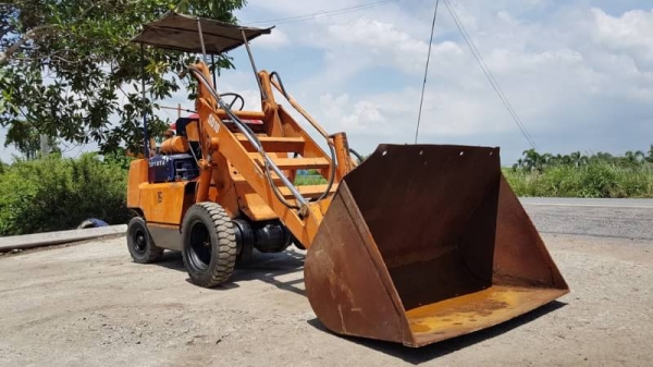 ขายด่วนรถตักยกดีเซลTOYOTA4FD15ตักยก1.5ตันยกสูง3.5เมตรรถนอกเพื่งนำเข้ามายังไม่เคยใช้งานในเมืองไทยเลย