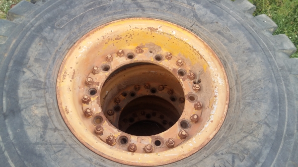 ขาย19900บาท ยางรถตัก 4เส้น ขอบ16-24