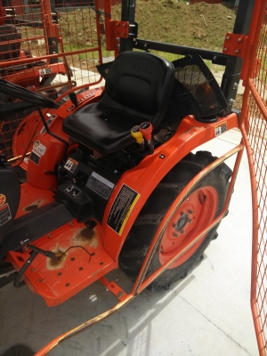 ขายแทรกเตอร์ยอดนิยม Kubota B2140 พร้อมโครงกันอ้อย สวยๆใช้งานมาน้อย รถพร้อมใช้ได้เลยครับ ขายแทรกเตอร์ยอดนิยม Kubota B2140 พร้อมโครงกันอ้อย สวยๆใช้งานมาน้อย รถพร้อมใช้ได้เลยครับ