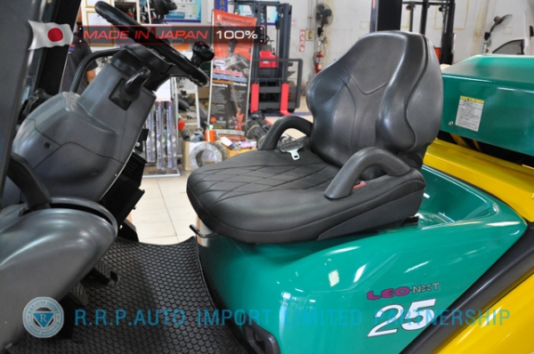 ขายรถโฟล์คลิฟท์มือสอง KOMATSU รุ่น FG25LT-15-571613 นำเข้าจากประเทศญี่ปุ่น 100\% ไม่เคยใช้งานในไทย