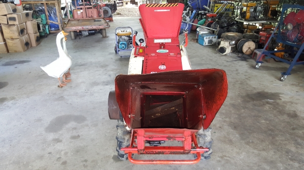 เครื่องสับกิ่งไม้ เดินหน้าถอยหลังได้ รหัสสินค้า E1 - 19 สอบถามไดต่อรองได้ ขายได้ขาย