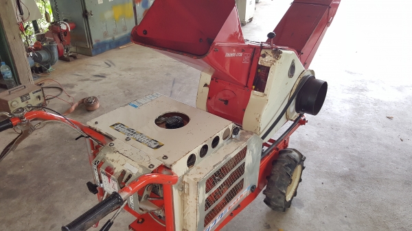 เครื่องสับกิ่งไม้ เดินหน้าถอยหลังได้ รหัสสินค้า E1 - 19 สอบถามไดต่อรองได้ ขายได้ขาย