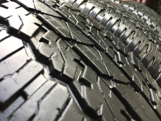 ยาง All Bridgestone 265 65 17 กลางปี15 ดอกเยอะ ไม่มีปะ เนื้อนิ่มๆ ราคาไม่แพง