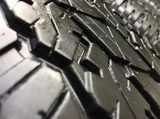 ยาง All Bridgestone 265 65 17 กลางปี15 ดอกเยอะ ไม่มีปะ เนื้อนิ่มๆ ราคาไม่แพง