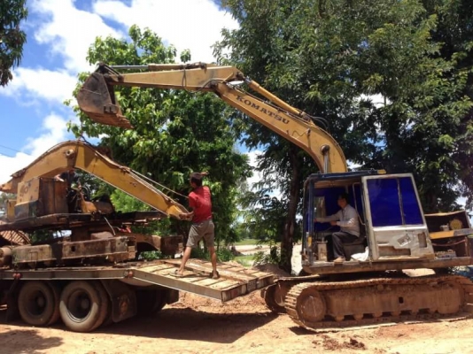 ขายด่วน KOMATSU PC100-3 สภาพพร้อมใช้งาน เครื่องปั้มดีเยี่ยม โซช่วงล่างสวย บูมอามดีไม่มีแผล รถพร้อมทำงานเลยครับ เอกสารสัญญาซื้อขาย สนใจสอบถาม 093-0764943