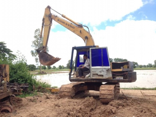 ขายด่วน KOMATSU PC100-3 สภาพพร้อมใช้งาน เครื่องปั้มดีเยี่ยม โซช่วงล่างสวย บูมอามดีไม่มีแผล รถพร้อมทำงานเลยครับ เอกสารสัญญาซื้อขาย สนใจสอบถาม 093-0764943