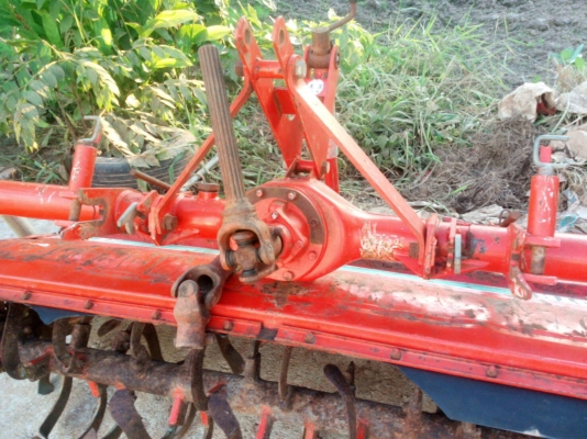 ขายโรตารี่  1.60 เมตร พร้อมยอย  ใบสวย สีเดิม สวยแจ่ม พร้อมใช้งาน ใส่รถ 28-40 แรง ราคา 13,500 บาท