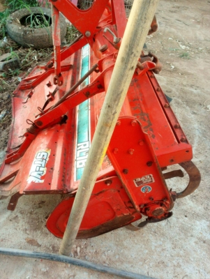 ขายโรตารี่  1.60 เมตร พร้อมยอย  ใบสวย สีเดิม สวยแจ่ม พร้อมใช้งาน ใส่รถ 28-40 แรง ราคา 13,500 บาท