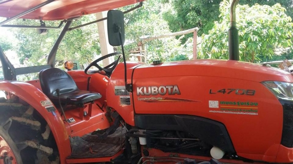 ขายรถไถL4708 อุกรณ์2ชิ่น ใบดันหน้า ผาน6ทำงานพัน ชม.สภาพเดิมสวย ยางเต็ม สภาพพร้อมใช้งาน