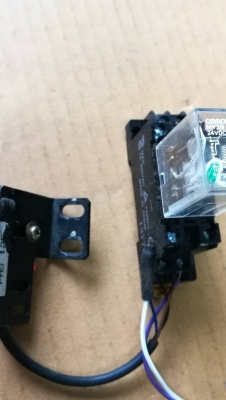 300 บ. ส่งฟรี083-2000058  LINE ID: line832923 โฟโต้เซนเซอร์ (Photoelectric Sensor) ยี่ห้อ SUNX ระยะใกล้แบบสะท้อนกลับตรวจจับแม่มย่ำสั่งงาน 1 เอาท์พุต จากกระจก 0 - 100 mm. ใช้ไฟ 12 -24 V.