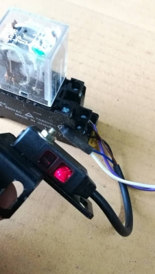 300 บ. ส่งฟรี083-2000058  LINE ID: line832923 โฟโต้เซนเซอร์ (Photoelectric Sensor) ยี่ห้อ SUNX ระยะใกล้แบบสะท้อนกลับตรวจจับแม่มย่ำสั่งงาน 1 เอาท์พุต จากกระจก 0 - 100 mm. ใช้ไฟ 12 -24 V.