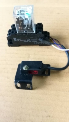 300 บ. ส่งฟรี083-2000058  LINE ID: line832923 โฟโต้เซนเซอร์ (Photoelectric Sensor) ยี่ห้อ SUNX ระยะใกล้แบบสะท้อนกลับตรวจจับแม่มย่ำสั่งงาน 1 เอาท์พุต จากกระจก 0 - 100 mm. ใช้ไฟ 12 -24 V.