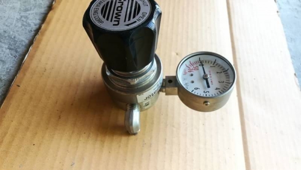 250บ. ส่งฟรี 083-2000058  LINE ID: line832923 Regulator ปรับแรงดันก๊าซหรือลม ยี่ห้อ Crown แบบเอนกประสงค์ใช้กับก๊าซต่างๆหน้าปัดใหญ่ ขนาด 3หุน (มี 13 ตัว )