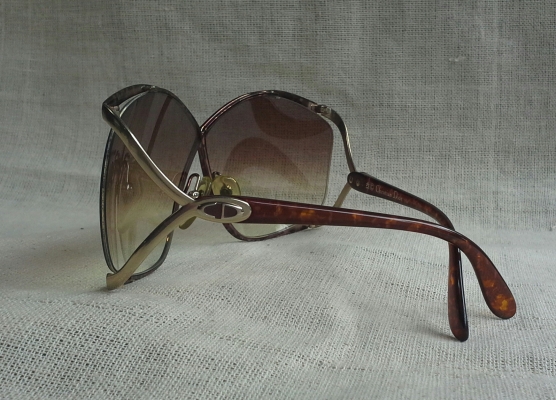 แว่นตาบัตเตอร์ฟายล์ ค.ศ.1983  &#039;โฉมสะคราญอันดับหนึ่งของแผ่นดิน&#039;  Vintage CHRISTIAN DIOR handmade in Austria