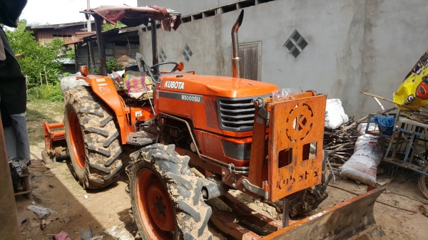 รถไถ M 5000 อุปกร 3 ชิ้น ราคา 280000 บาท ดูรถที จ. ศรีสะเกษ  สอบถามที . 098 668-3479 dtac 094 283-9369 สิทธิ์ คับ