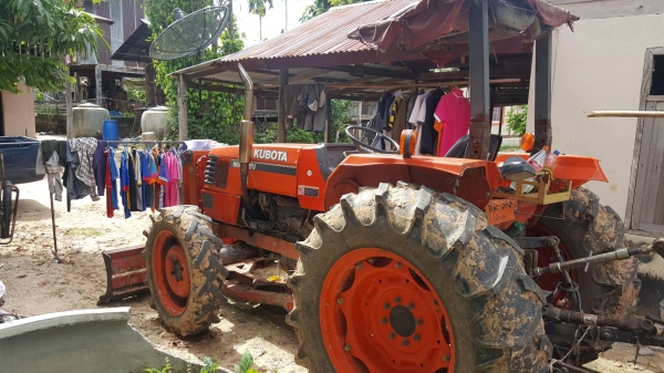 รถไถ M 5000 อุปกร 3 ชิ้น ราคา 280000 บาท ดูรถที จ. ศรีสะเกษ สอบถามที . 098 668-3479 dtac 094 283-9369 สิทธิ์ คับ รถไถ M 5000 อุปกร 3 ชิ้น ราคา 280000 บาท ดูรถที จ. ศรีสะเกษ สอบถามที . 098 668-3479 dtac 094 283-9369 สิทธิ์ คับ