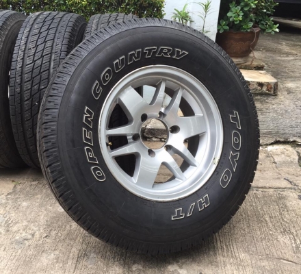 ล้อนอกติดตู้เก่าญี่ปุ่น ยาง Toyo H/T 265/70/16 Made in japan