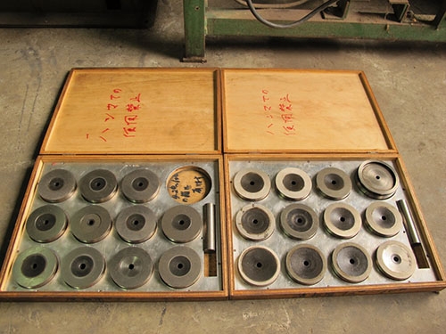 ขายลูกปั๊มเจาะรูหลากหลายขนาดเป็นชุด มี2ชุดของญี่ปุ่น