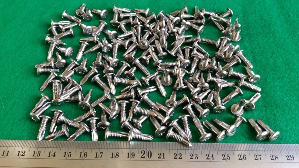 สกรูปลายสว่านสแตนเลสหัวเวเฟอร์