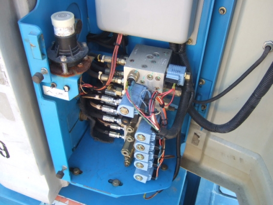 กระเช้าไฟฟ้าบูมพับ GENIE Z30/20N ยกสูง 9 เมตร มือสองญี่ปุ่น