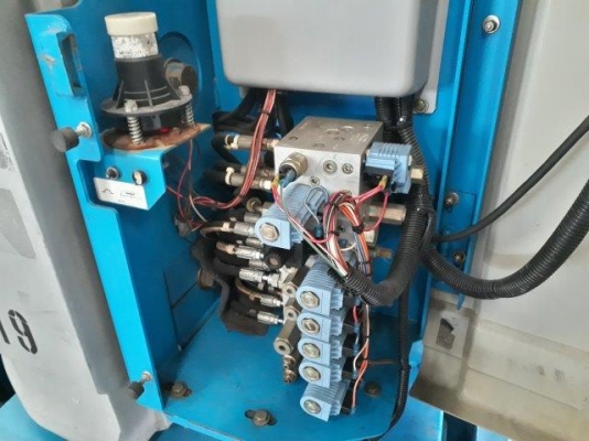 กระเช้าไฟฟ้าบูมพับ GENIE Z30/20N ยกสูง 9 เมตร มือสองญี่ปุ่น