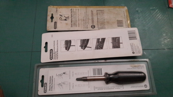 ขายชุด3ตัว คีมย้ำสายไฟ คีมตัดสายไฟและไขควงสลับหัวได้STANLEY ใหม่เก่าเก็บ