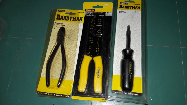 ขายชุด3ตัว คีมย้ำสายไฟ คีมตัดสายไฟและไขควงสลับหัวได้STANLEY ใหม่เก่าเก็บ