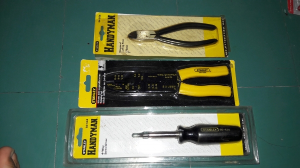 ขายชุด3ตัว คีมย้ำสายไฟ คีมตัดสายไฟและไขควงสลับหัวได้STANLEY ใหม่เก่าเก็บ