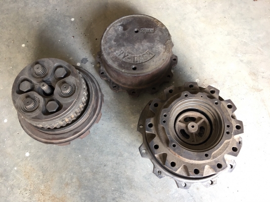 (ปิดการขาย) อะไหล่ตัวเดินแบคโฮ KOMATSU PC60-3 HY-DASH อะไหล่ครบ 1 ตัว นอกนั้นทำอะไหล่ เปิดเฟืองดูได้