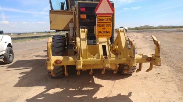 รถเกรดCaterpillar 140H