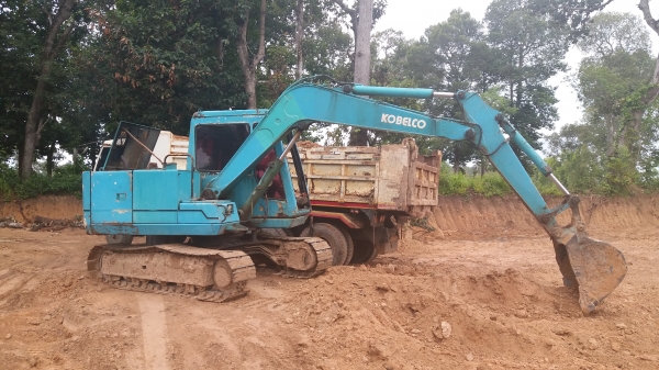 ขาย 355,000 KOBELCO sk 60-2 เครื่องดี ปั้มแรง เอวแน่น ช่วงล่างเต็ม เอกสารอินวอยทร์ รถพร้อมใช้ตักดินใส่สิบล้ออยู่ รถอยู่ นางรอง 090-772-3710 090-772-3708